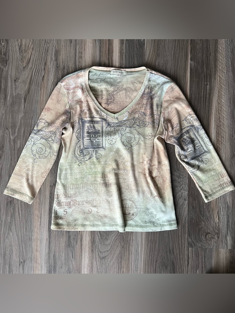 Vivid Pastel Graphic V-Neck Long Quarter Sleeve Top